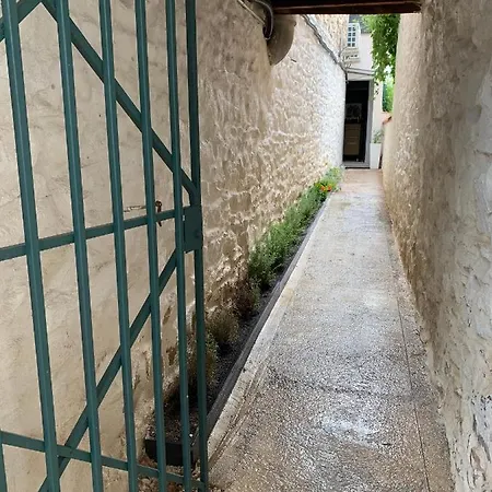 Agreable Maison De Clim/piscine/jardin * Nîmes