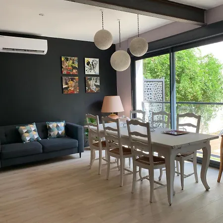 Agreable Maison De Clim/piscine/jardin Nimes