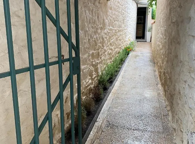Agreable Maison De Clim/piscine/jardin * Νιμ