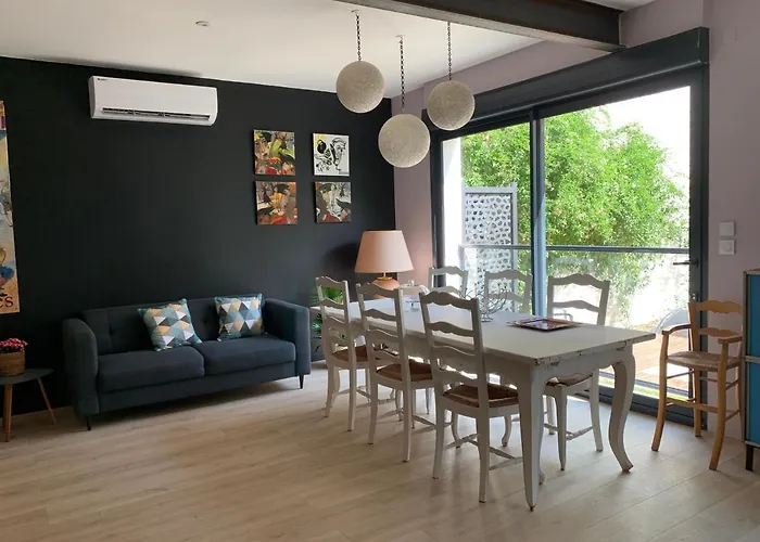 Agreable Maison De Clim/piscine/jardin Νιμ