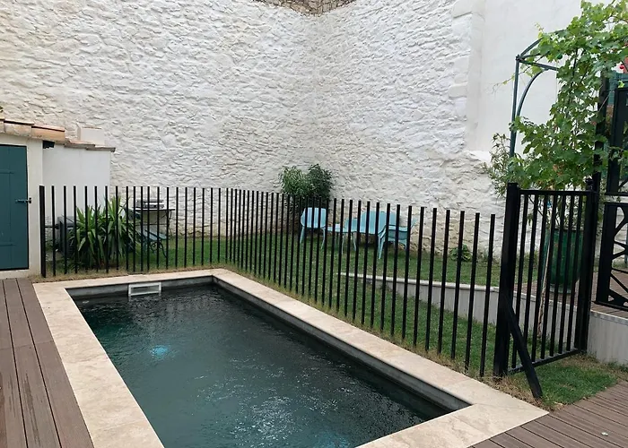 Agreable Maison De Clim/piscine/jardin Νιμ